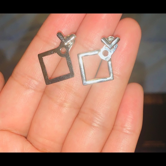 ⚠️ must bundles ⚠️ Simple Metal Cutout earring - Picture 4 of 6